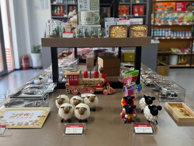 情感共鸣 牙克石文创冰箱贴“大受欢迎”pg模拟器试玩北疆文化 方寸之间引发(图3)